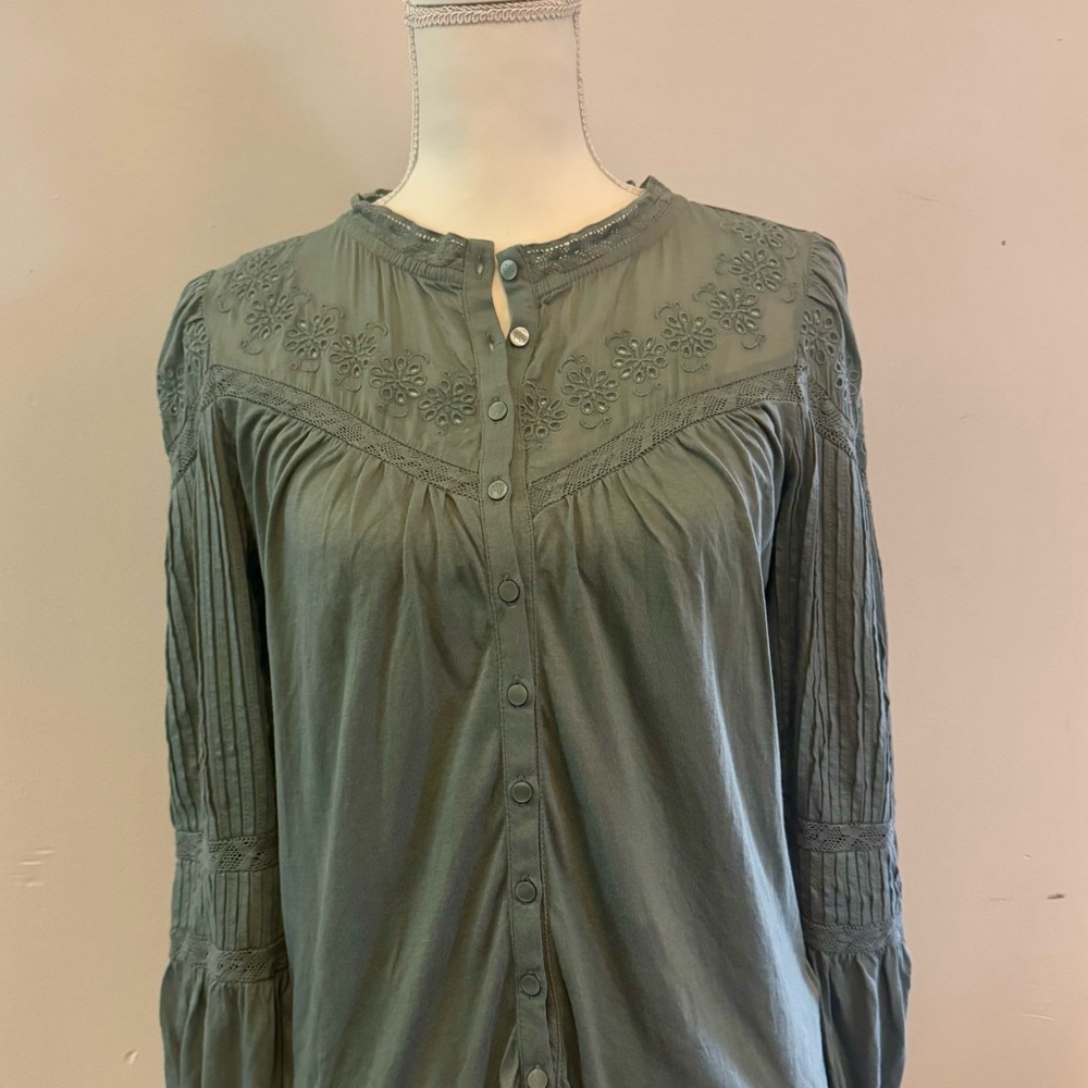 Elegant Eyelet Lace Trim Blouse - Picture 2 of 9